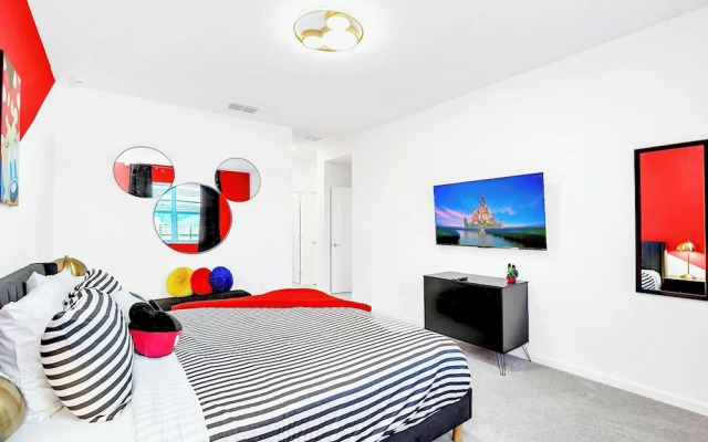 UpstaySleeps20ThemeRoomsPoolHotTubTheatr