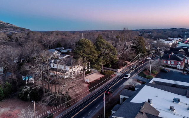 Stone Mountain Manor