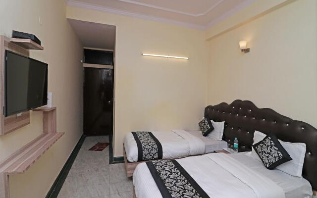 OYO 12419 Hotel Silver Shine