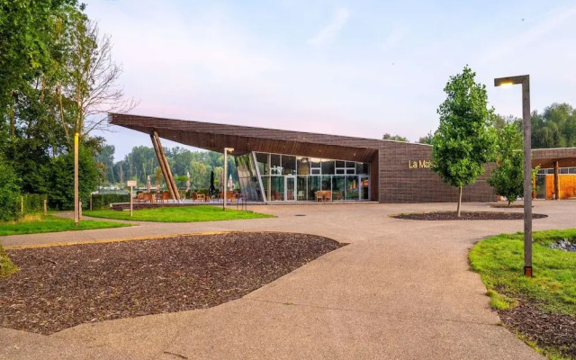 Waterside Elegance Sky Pad