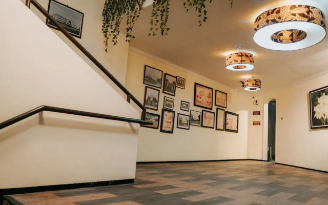 Tuwuh Hotel at Kayutangan