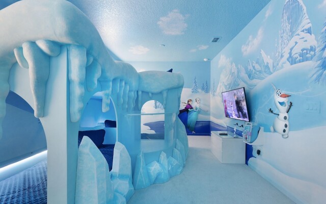 St004v: 10 Bed, Frozen, Spongebob