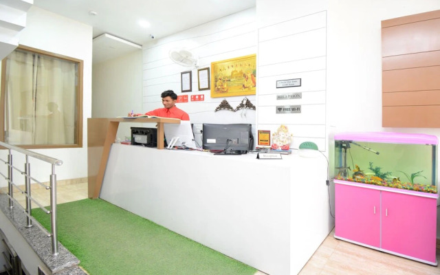 OYO 28282 Hotel J J Crown