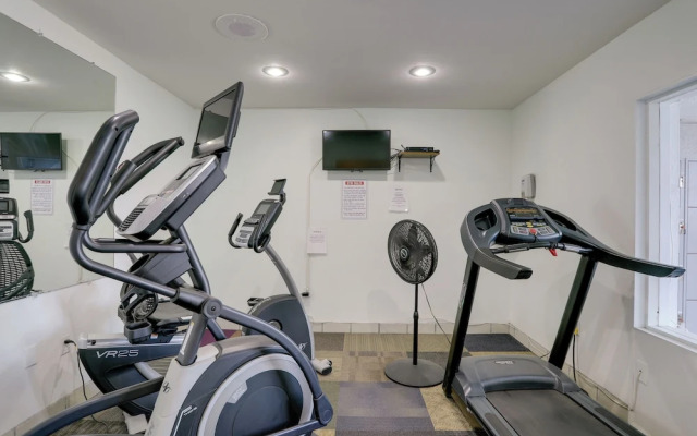 Poolside Madeira Beach Abode w/ Balcony!