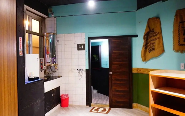 Qingju Hostel