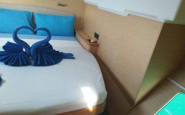 Discover Catamaran Phuket - LAGOON440