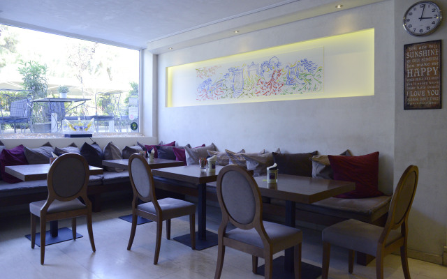 Phidias Hotel