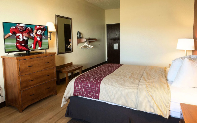 Red Roof Inn & Suites Omaha - Council Bluffs