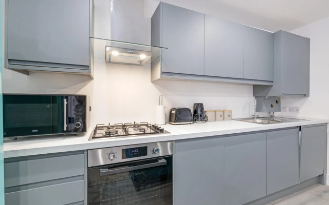 Luxury 1 & 2 bed Apartment free parking