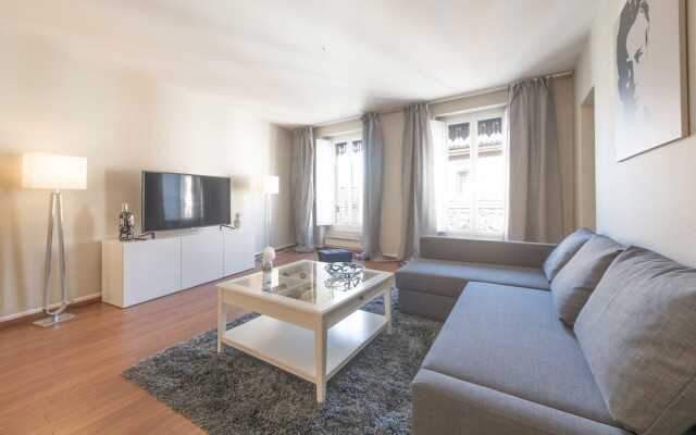 Le Capitole by Cocoonr