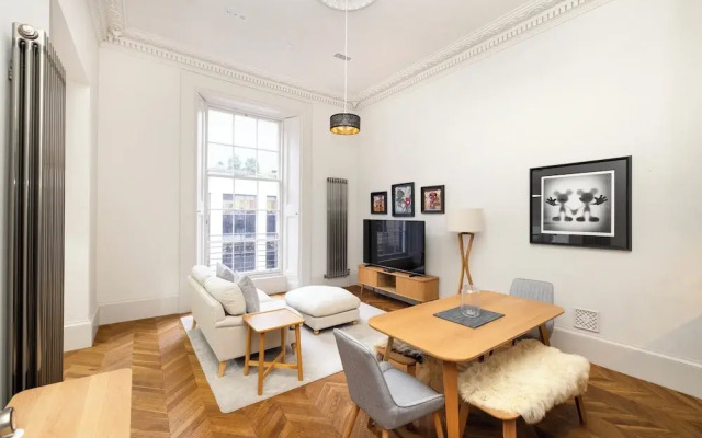 Modern studio in Edinburgh West End