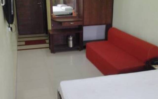 OYO 9056 Hotel Holiday Comfort