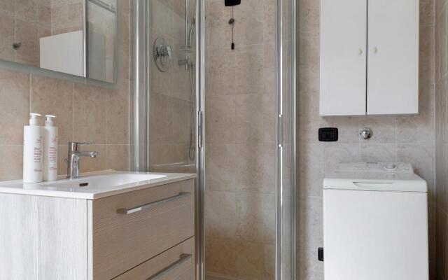 Lame 2 - Delia s Studio II in the City Center