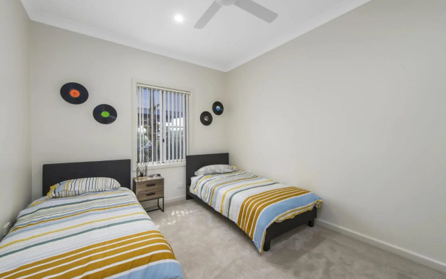Corakuna 3 Korogora Street – Guest Rooms – Crescent Head