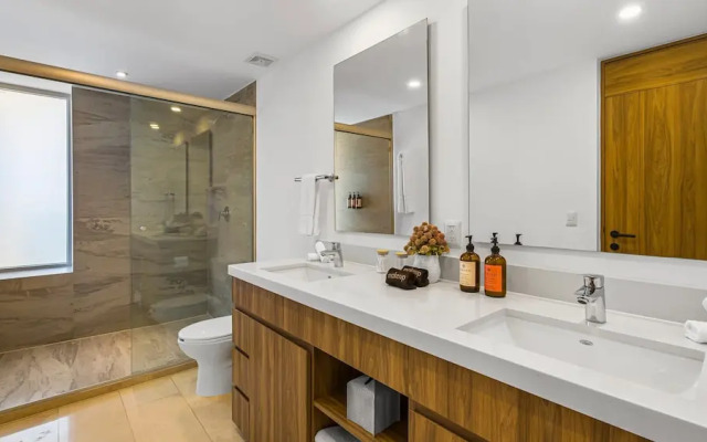 4BR  Luxury Penthouse with Ocean Views