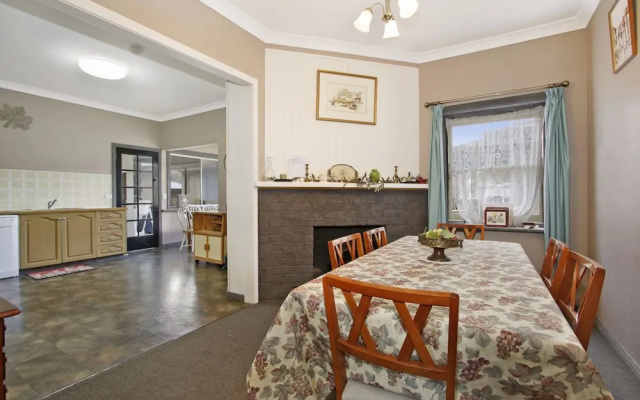 Le Chateau - Centrally located