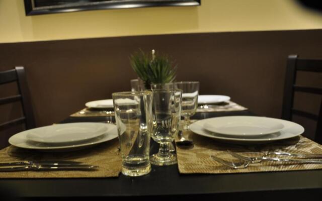 Al Bustan Crown Hotel 2