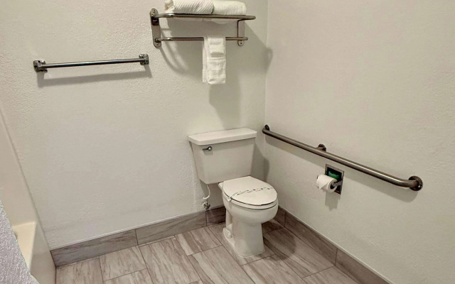 Days Inn by Wyndham Eglin AFB