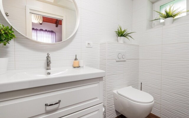 Amazing Home in Nerezine With Wifi and 3 Bedrooms