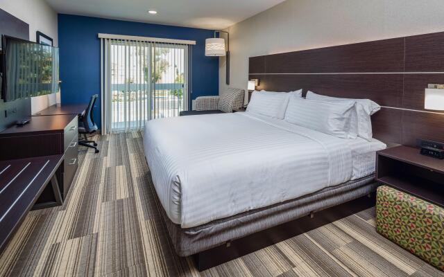 Holiday Inn Express Sunnyvale - Silicon Valley by IHG