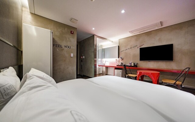 Moor Hotel by Aank Mokpo