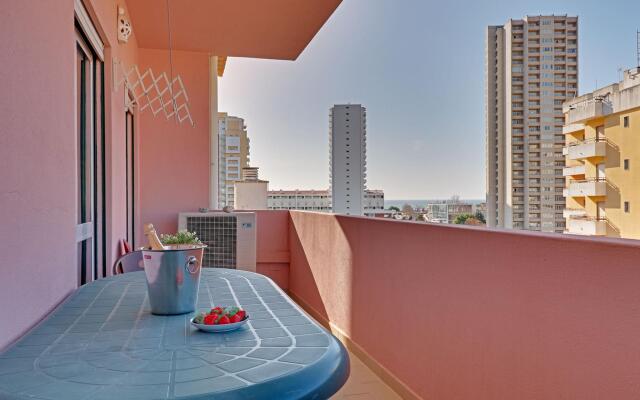 PRAIA DA ROCHA CENTRAL WITH POOL by HOMING