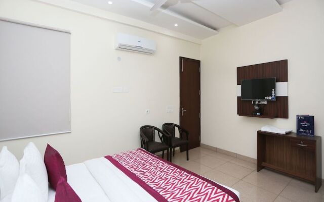 Hotel Petals Inn