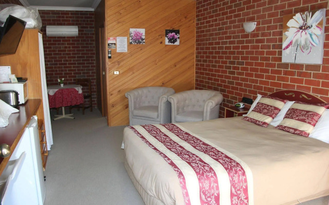 The Elms Motor Inn