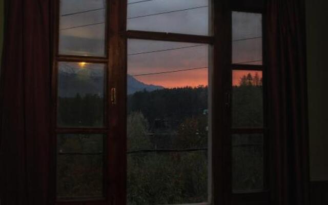 YOLO Backpackers Hostel