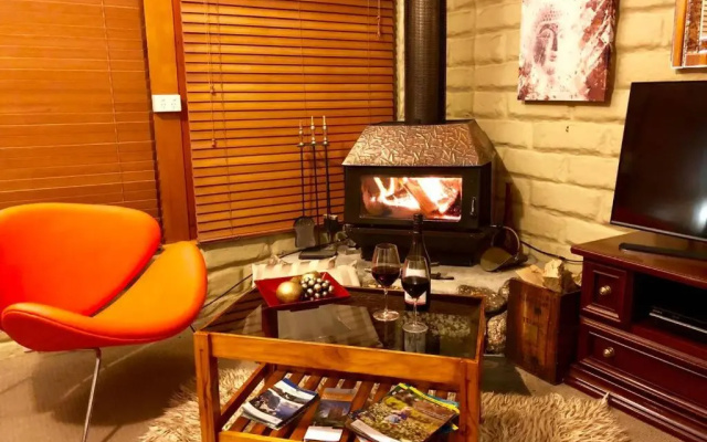 BEAUTIFUL RETREAT - 20 mins to CBD and only 10 mins to MONA! – Hotel Rooms – West Hobart