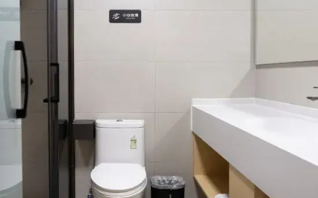 Longhai Shanghao Huating Holiday Hotel