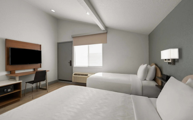 Super 8 by Wyndham Fort Bragg