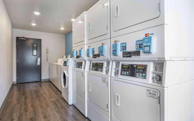 Extended Stay America Select Suites - Indianapolis - West