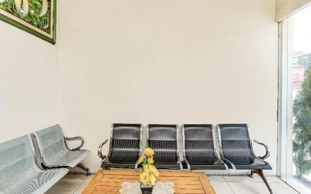 Oyo 91361 Benlin D'kost Syariah