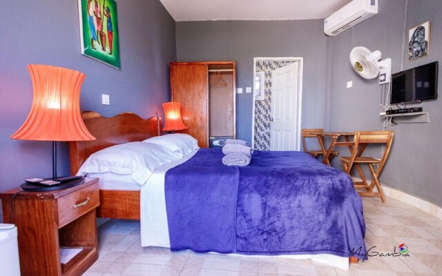 Lovely 13-bed Complex on Cape Point Beach, Bakau