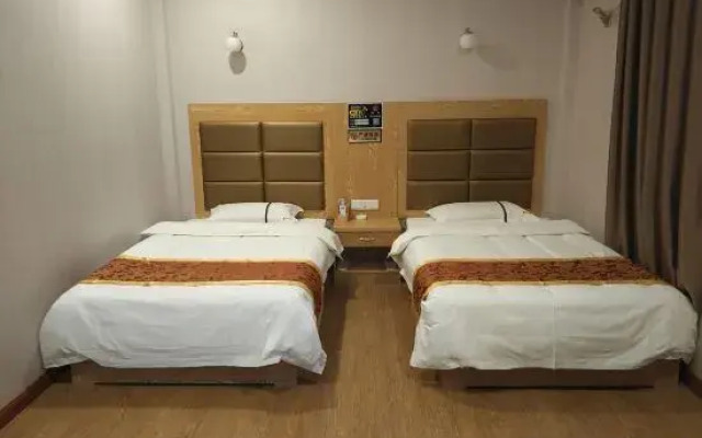 Colorful Danxia Pengxiang Hotel