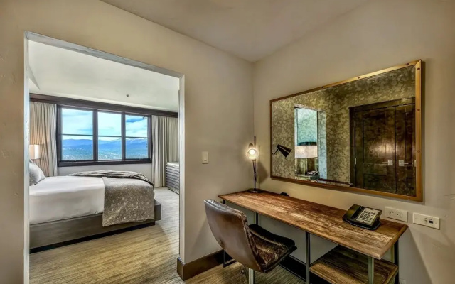 Must See Luxury Vacation  - Sleeps 10 4 Bedroom Condo by RedAwning