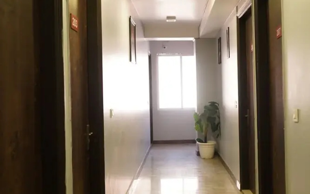Roomshala Hotel Seven Near Aims