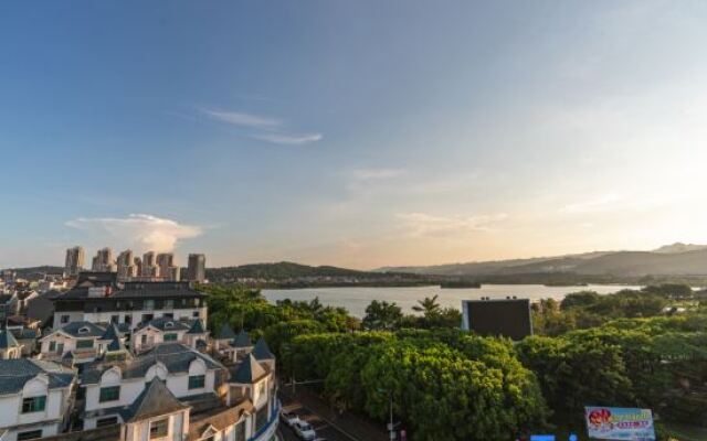 Mile Lake View Baiman Hotel (Wenquan Road Branch)