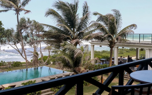 Naomi Beach Resort
