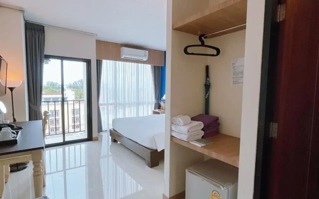 The Sixteenth Naiyang Beach Hotel