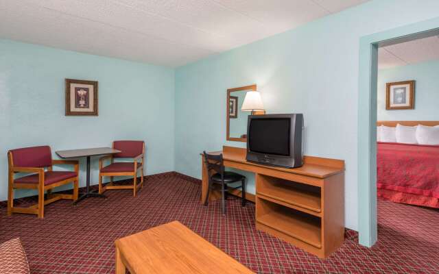 Days Inn & Suites by Wyndham Springfield on I-44