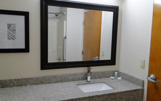 Quality Inn Clinton - Knoxville North