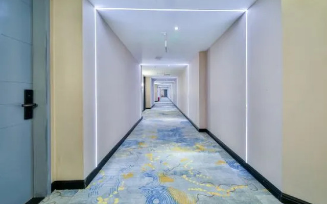 Huanyue Holiday Hotel (Huadu Shiling Leather City)