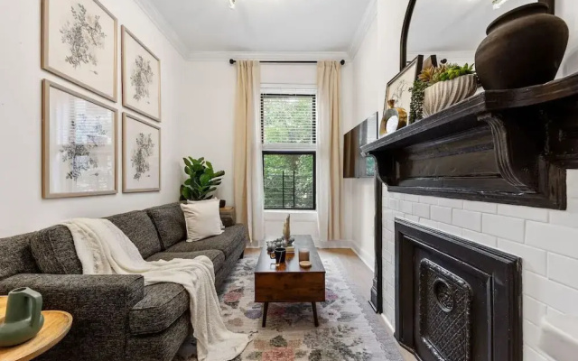 Bright 3BR Harlem Home w In-unit Laundry