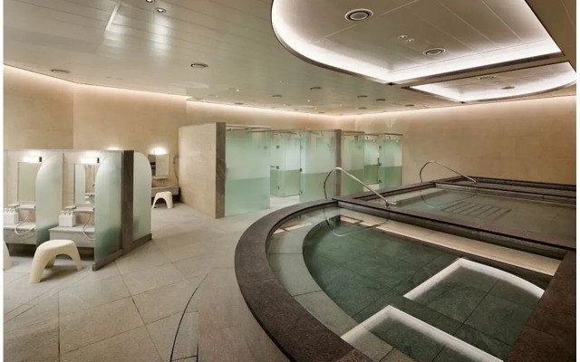 Lotte Hotel World