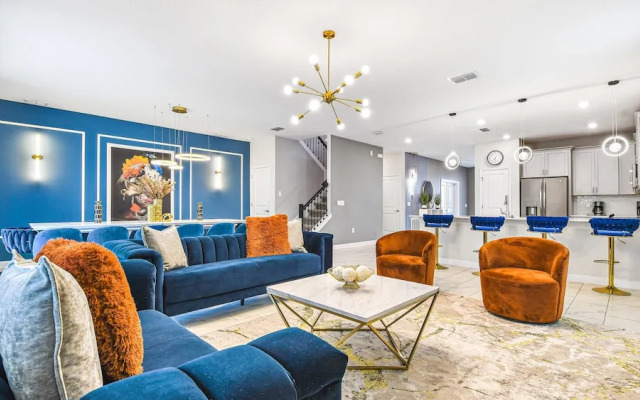 Storey Lake 9BR Wonderland Home 2852