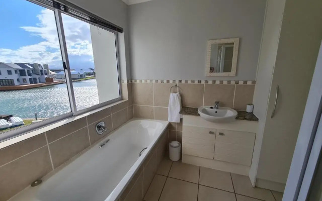 33 Kingston Place, Marina Martinique