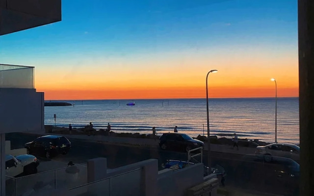 Unwind Esplanade Beach Escape No 5