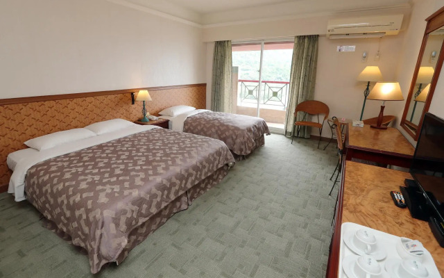 Hoya Hot Springs Hotel